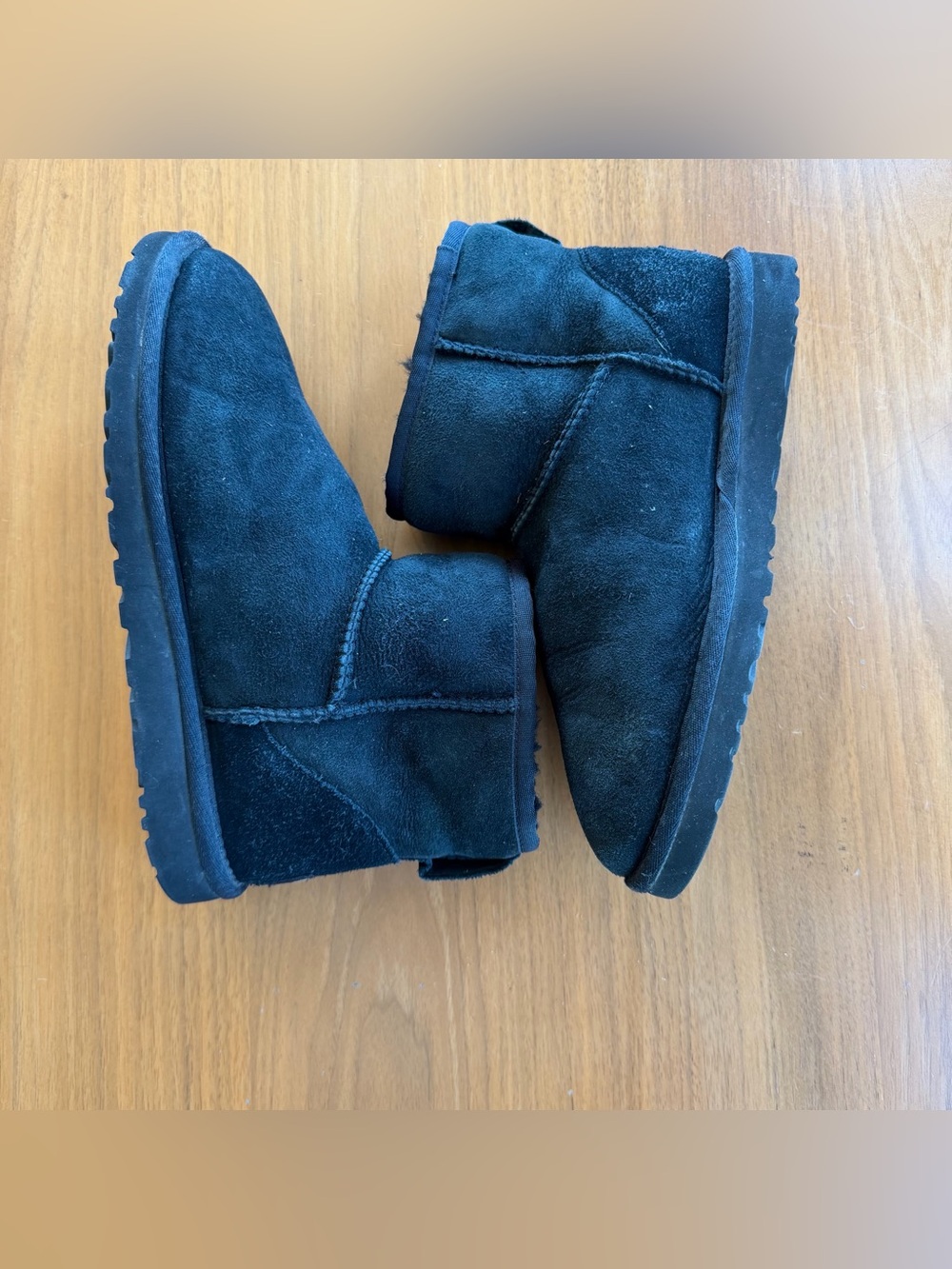 Mini women’s black Uggs